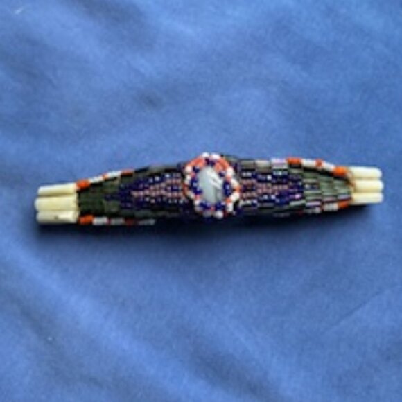 Vintage Hand Beaded Barrette with silver clip - Picture 3 of 7